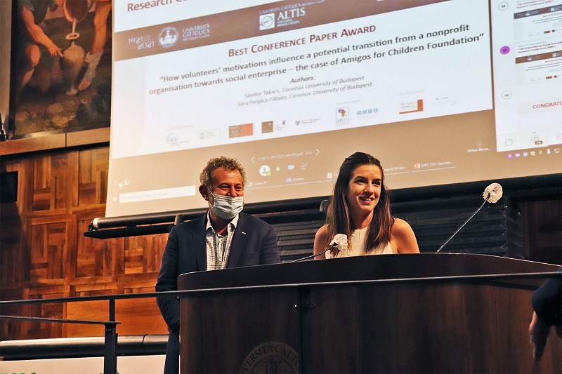  "Best Conference Paper Award" a Sára Forgács-Fábián e Sándor Takács 