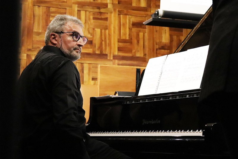 ISIRC2021 - Antonio Scaioli suona il pianoforte in Aula Magna