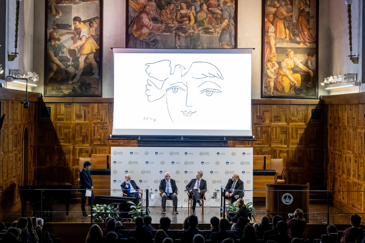 Da sinistra, Nicola Varcasia (in piedi), Mario Molteni, Vito Moramarco, Roberto Brambilla e Matteo Pedrini